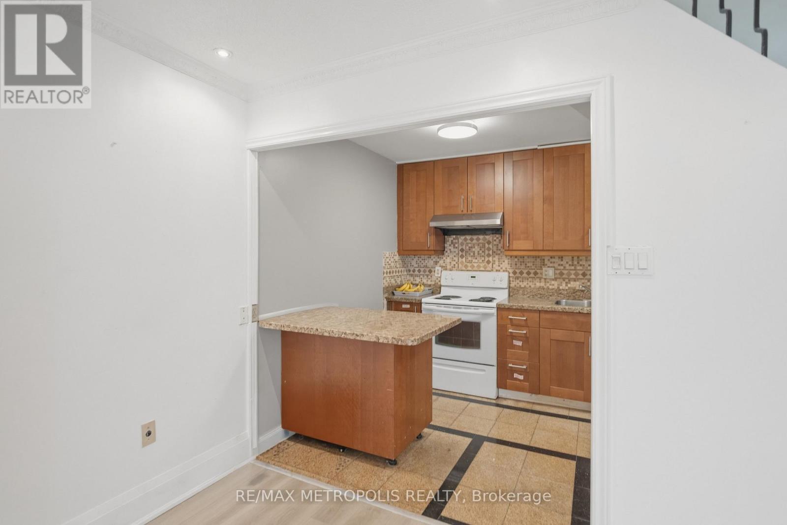 #2026 100 MORNELLE COURT - 4
