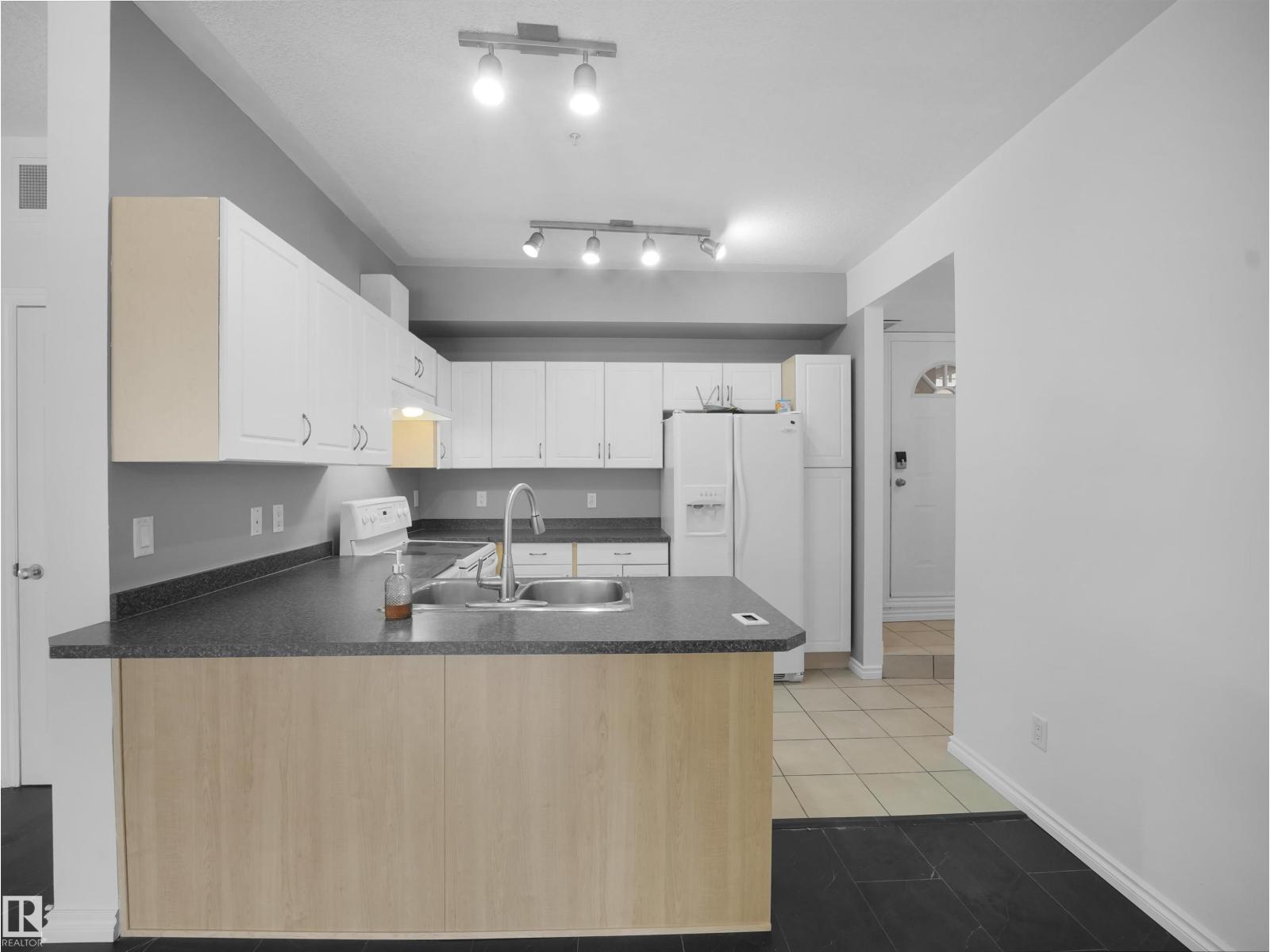 #207 10606 102 AV NW - Image 23