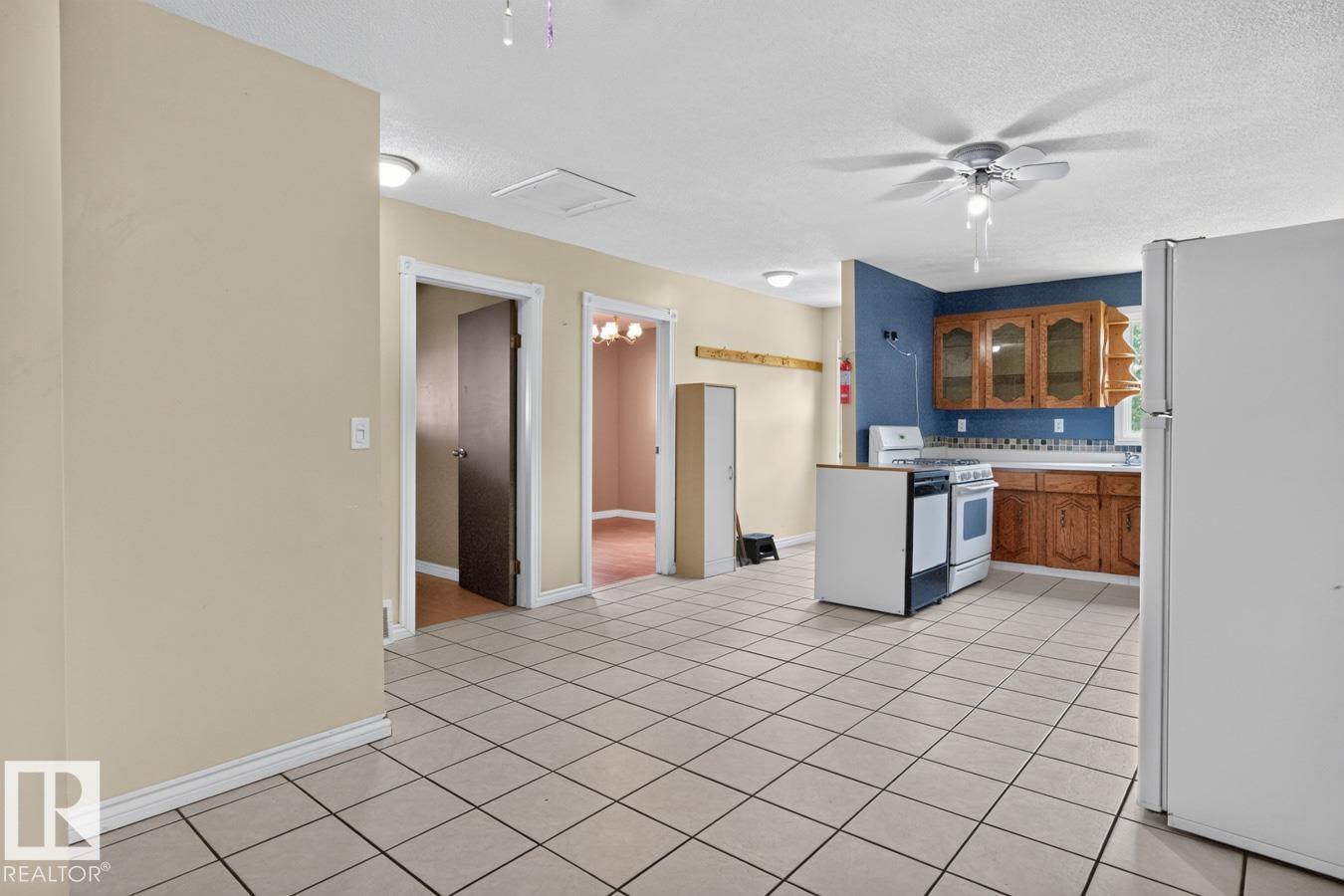 #104 52343 RGE ROAD 211 - 12