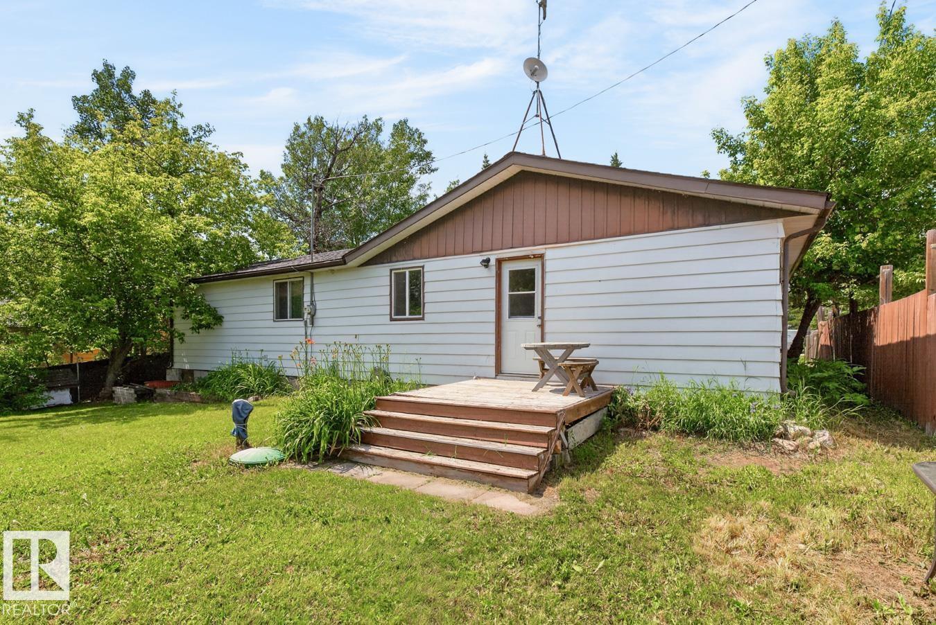 #104 52343 RGE ROAD 211 - 23