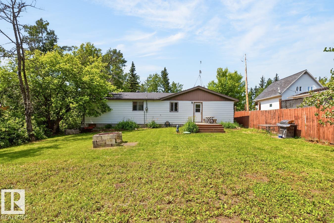 #104 52343 RGE ROAD 211 - 24