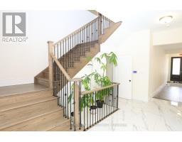 11 David Dunlap Boulevard, Richmond Hill, ON L4C4V7 Photo 10