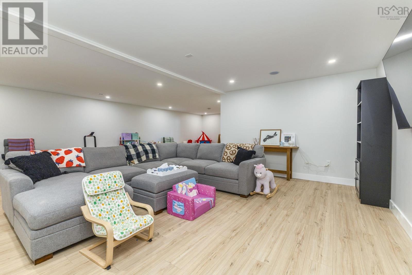 4 Holland Lane - 24
