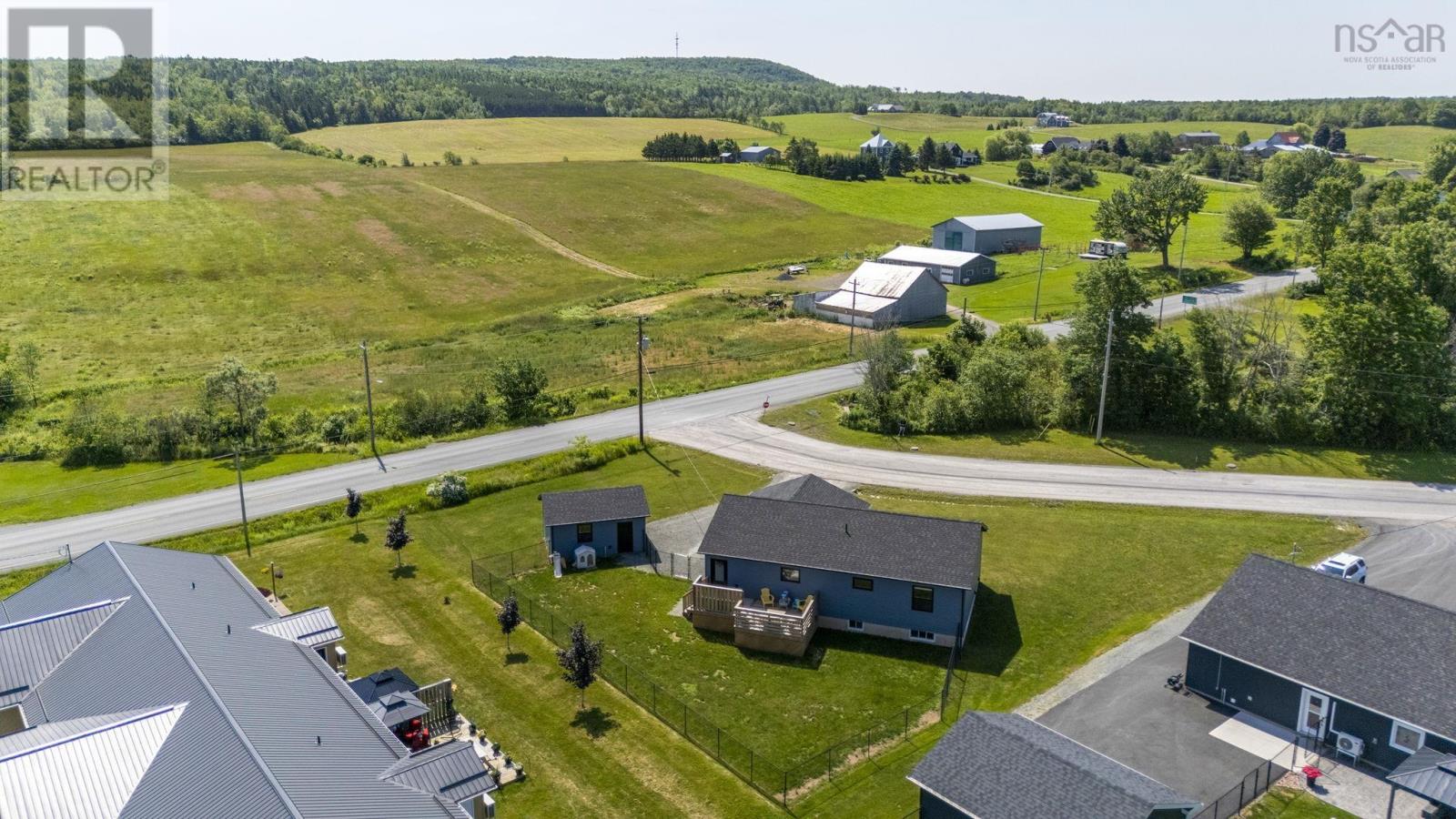 4 Holland Lane - 36
