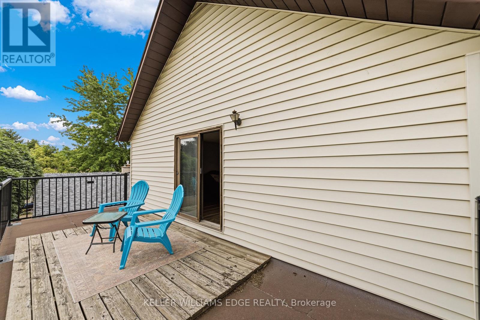 32 CLENCH AVENUE - 23