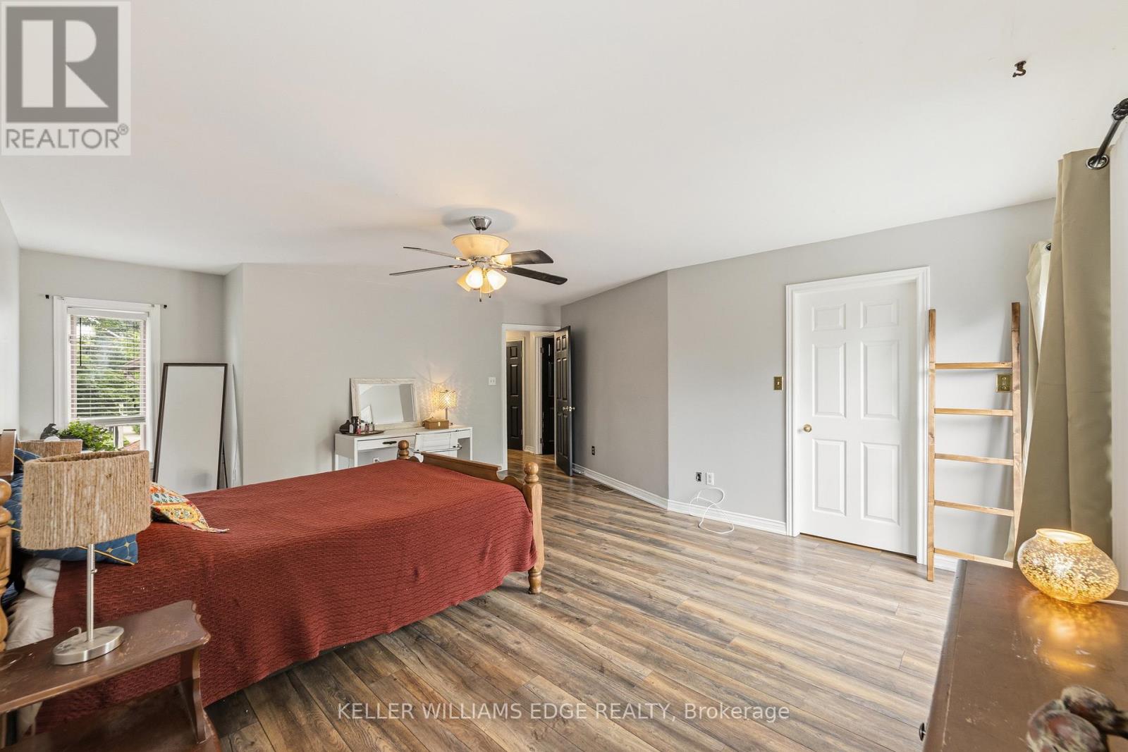 32 CLENCH AVENUE - 24