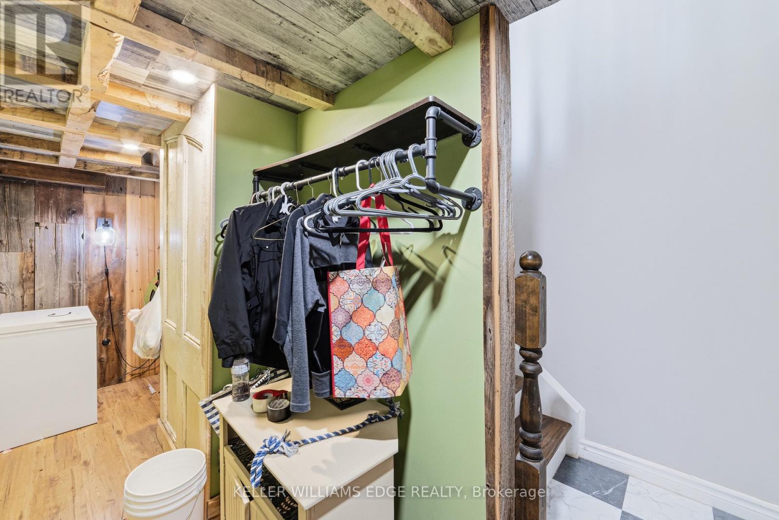 32 CLENCH AVENUE - 25