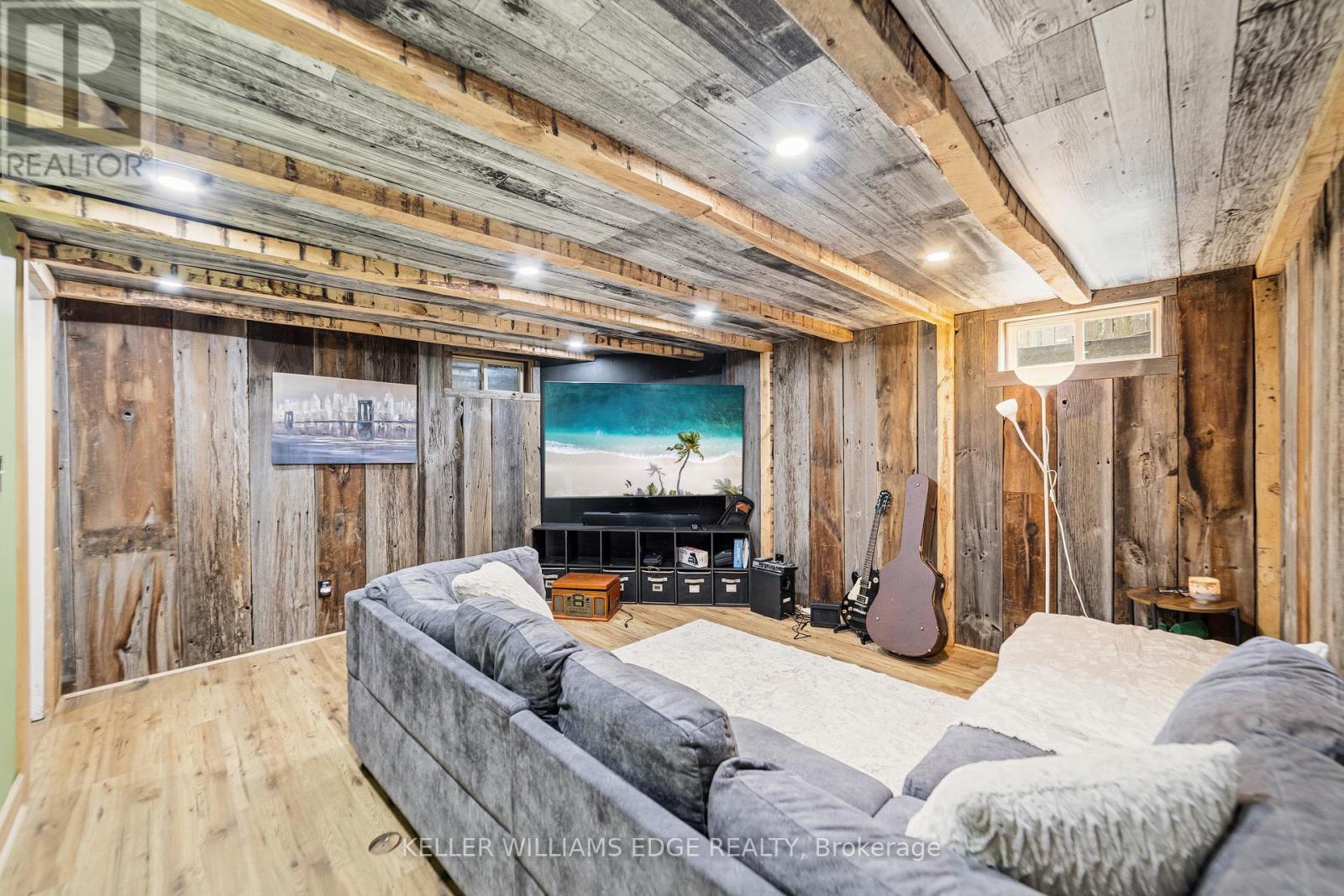 32 CLENCH AVENUE - 26