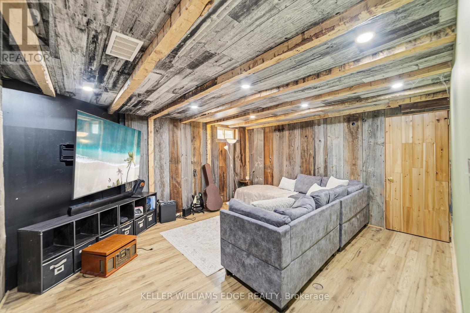 32 CLENCH AVENUE - 27