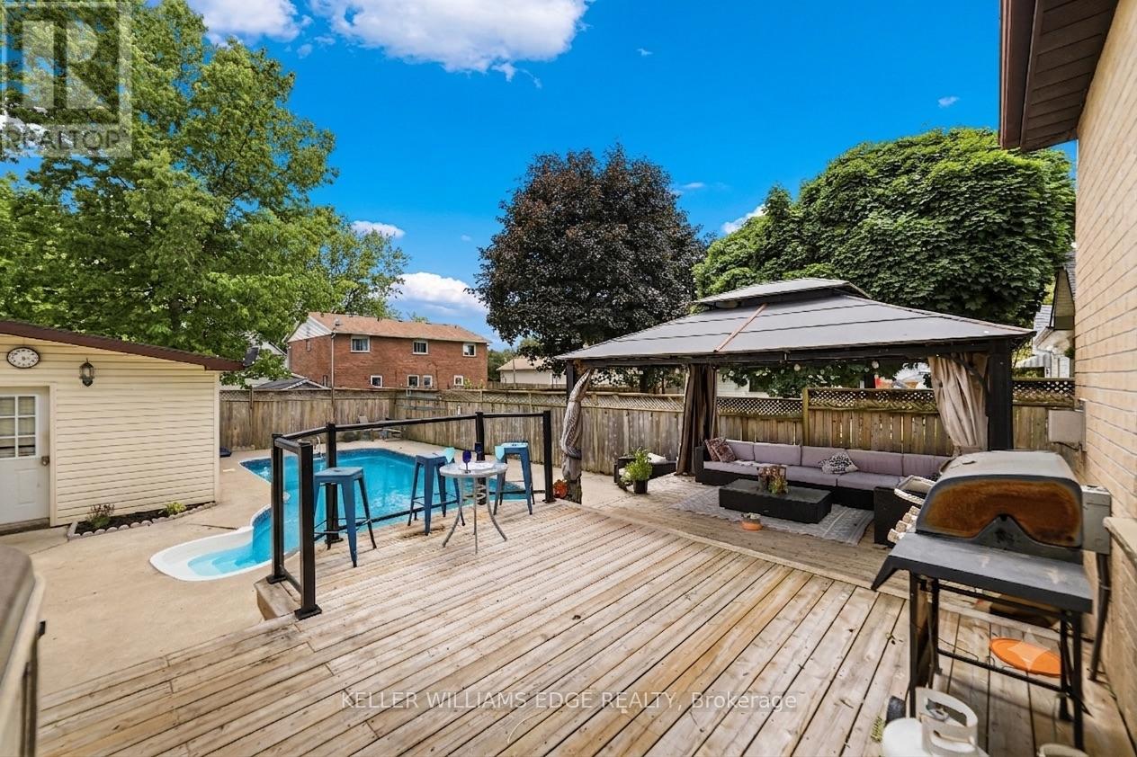 32 CLENCH AVENUE - 29