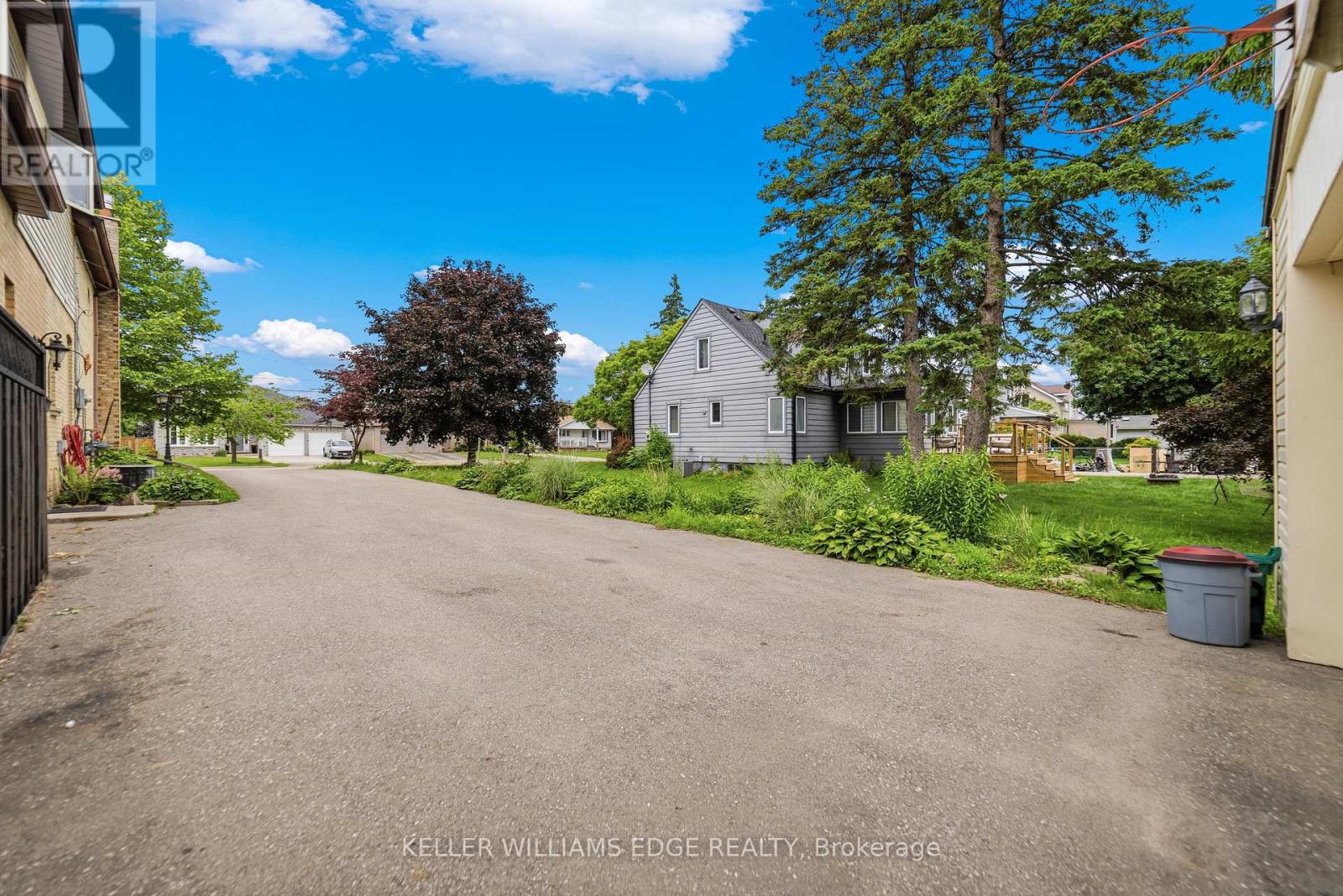 32 CLENCH AVENUE - 32