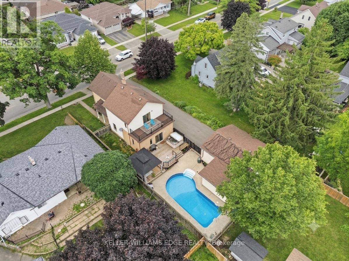32 CLENCH AVENUE - 35