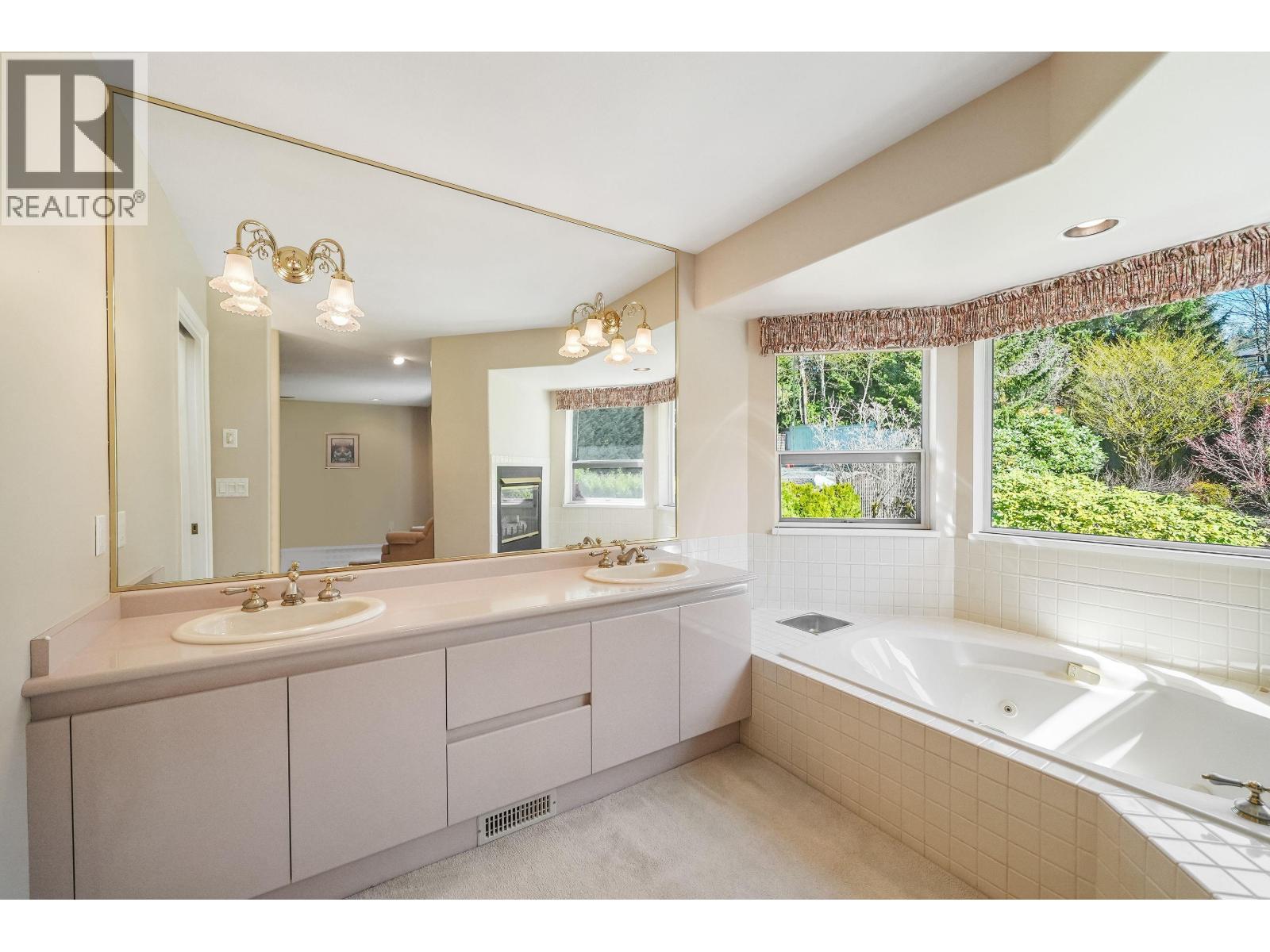 136 PARKSIDE DRIVE, Port Moody