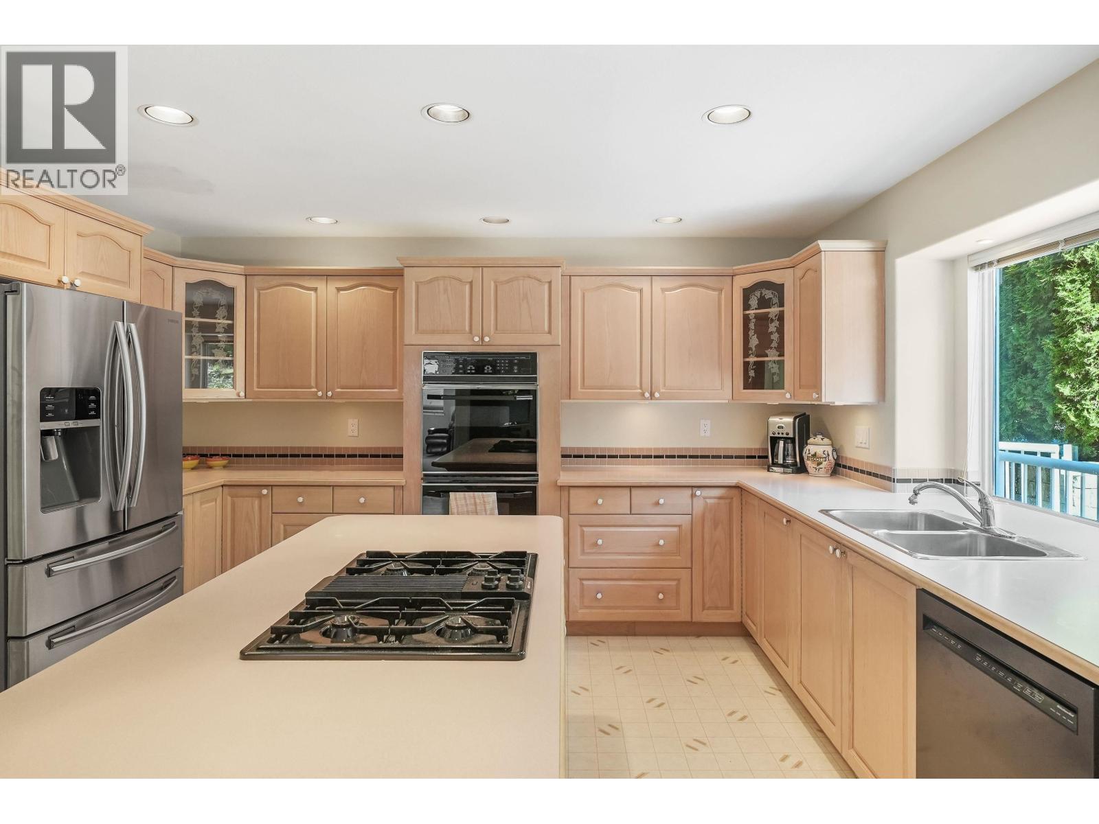 136 PARKSIDE DRIVE, Port Moody