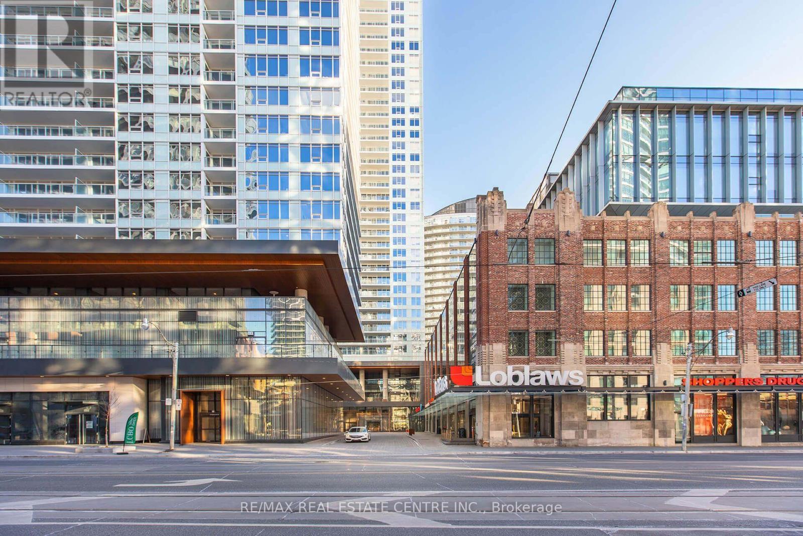 #812 19 BATHURST STREET - 1