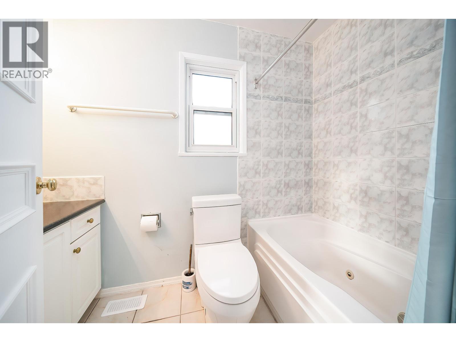 6 Bed, 4 Bath House for Sale in Richmond – 10751 MERSEY DRIVE, Richmond – MLS# R3145920 - Image 18