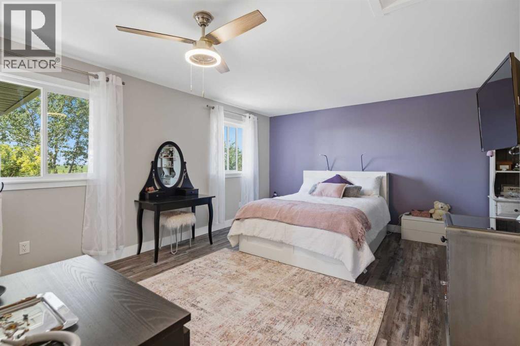 482103 160 Street E - 13