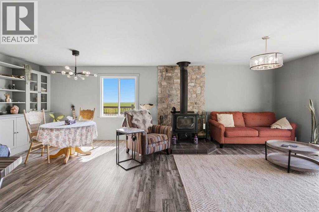 482103 160 Street E - 10
