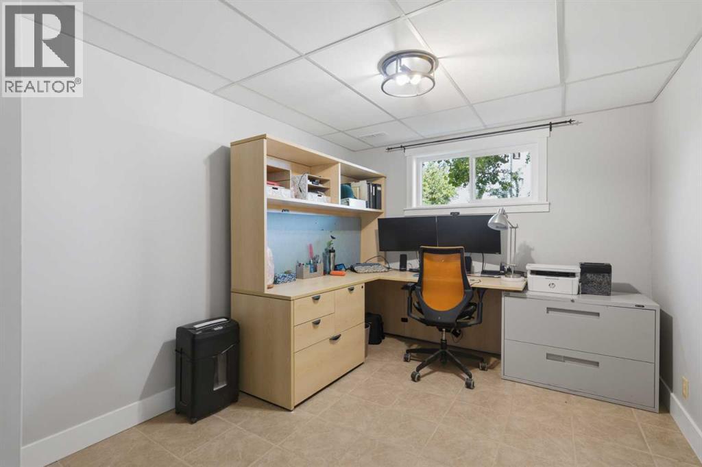482103 160 Street E - 23