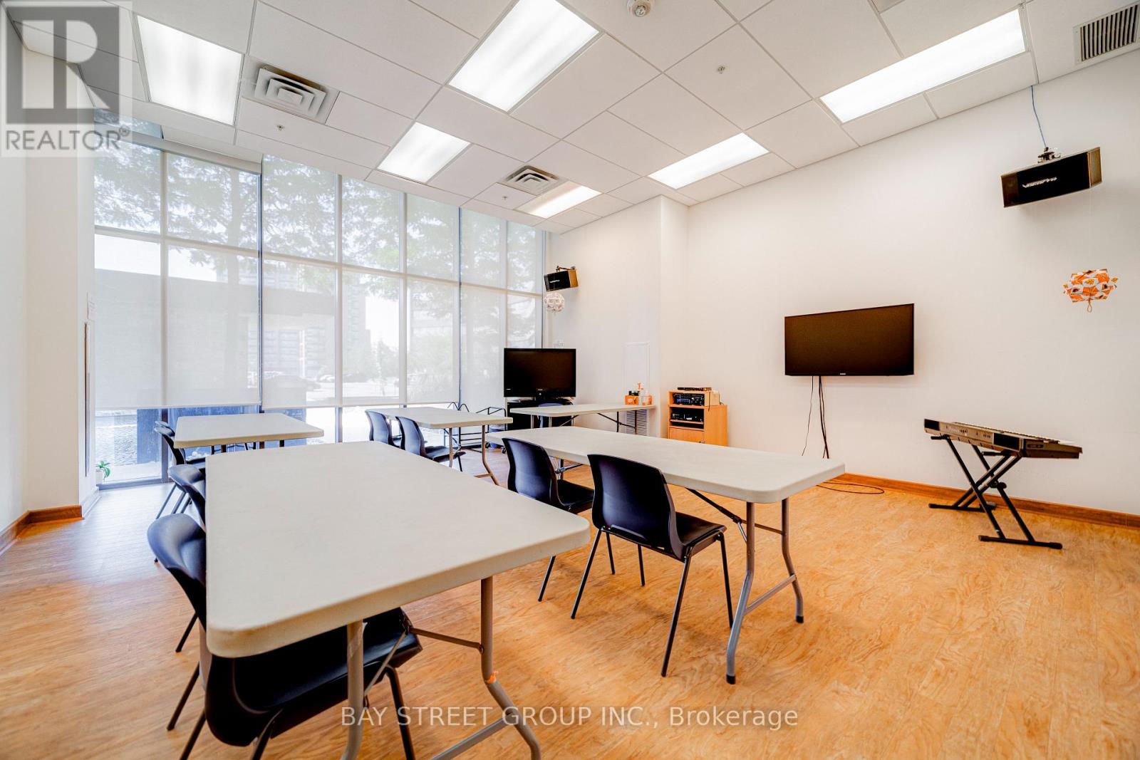 #218 1038 MCNICOLL AVENUE - 25