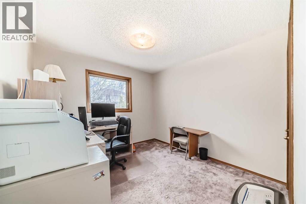219 Hawkstone Close NW - 36