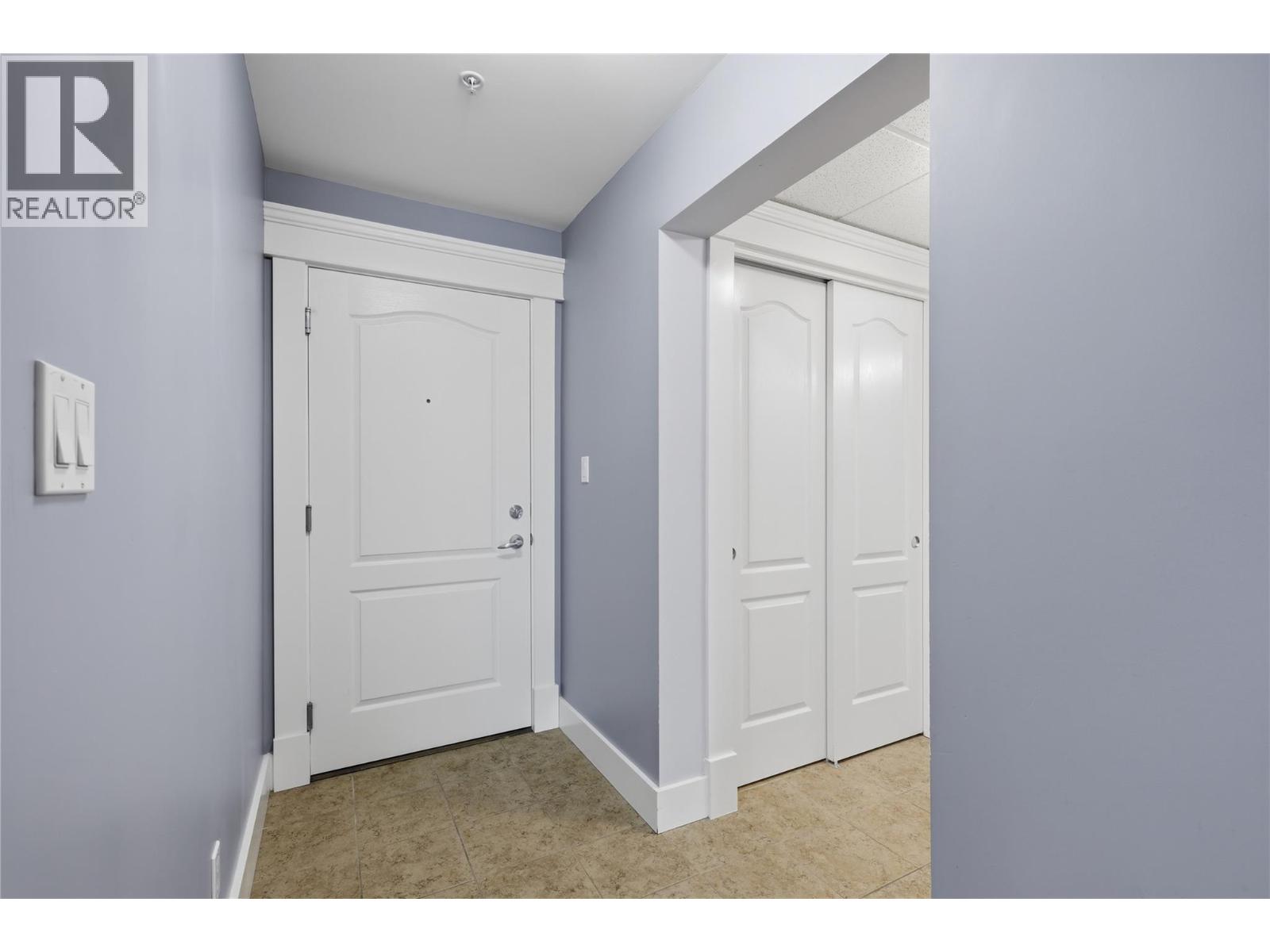 #104 975 Victoria Street W Street - 7