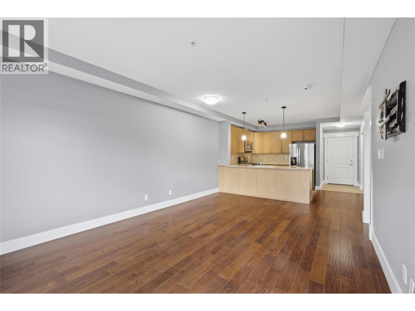 #104 975 Victoria Street W Street - 12
