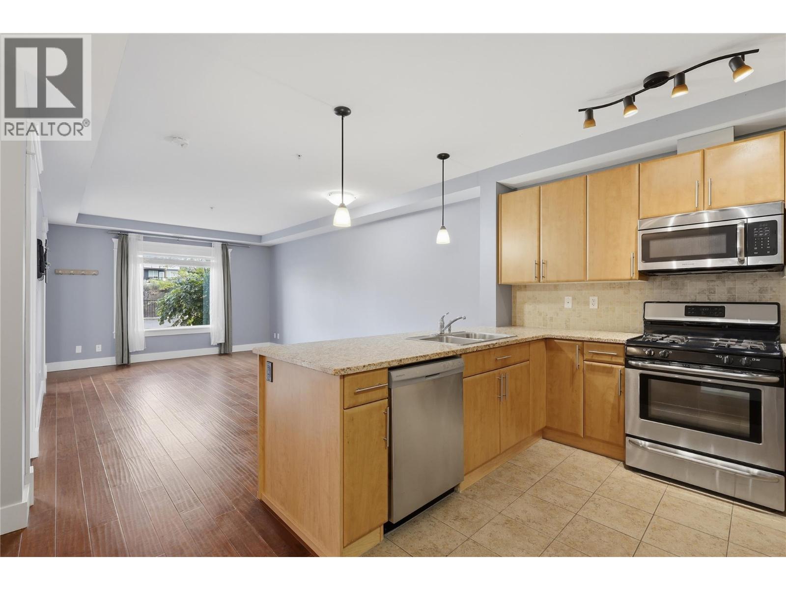 #104 975 Victoria Street W Street - 8