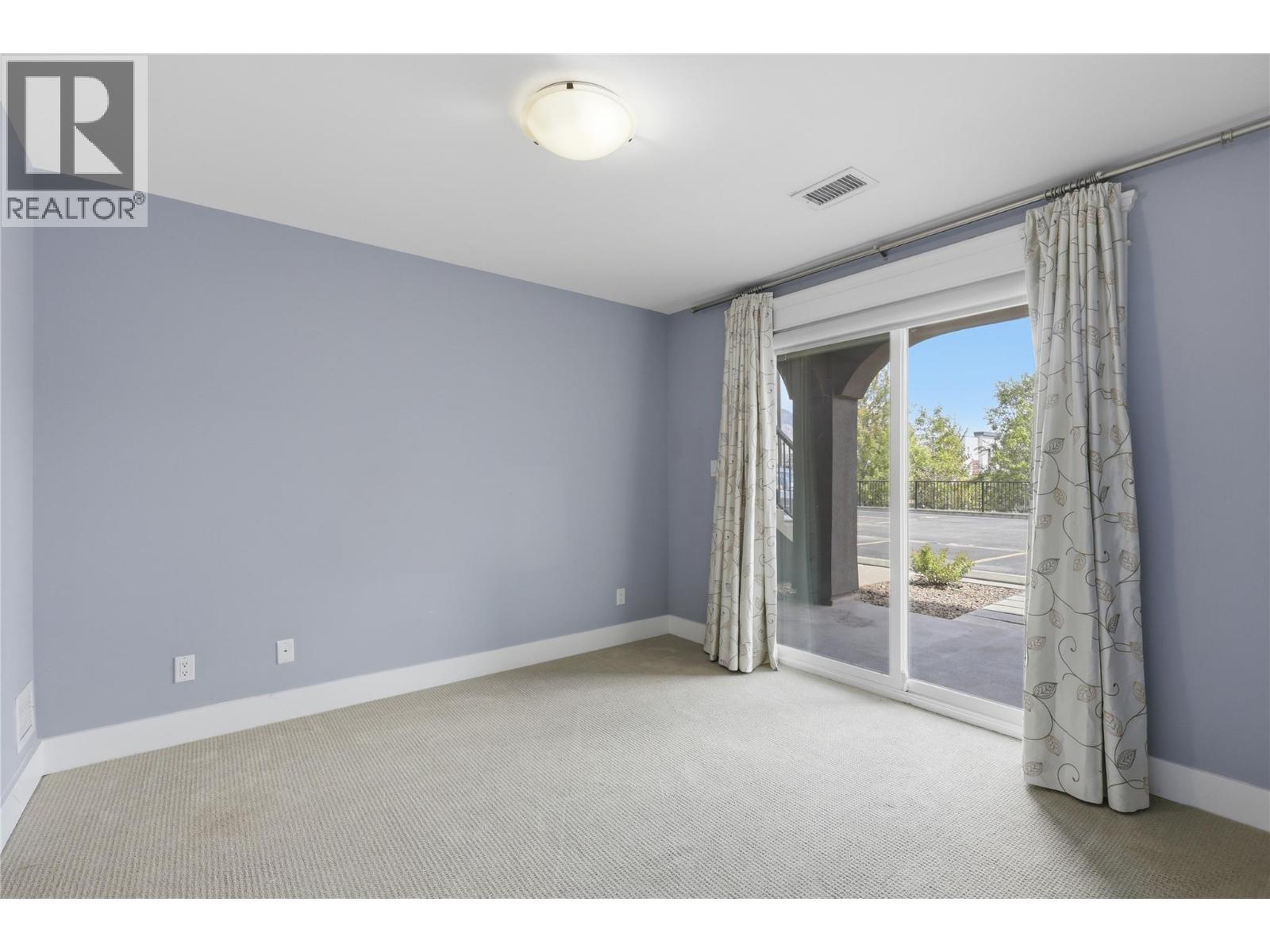 #104 975 Victoria Street W Street - 22