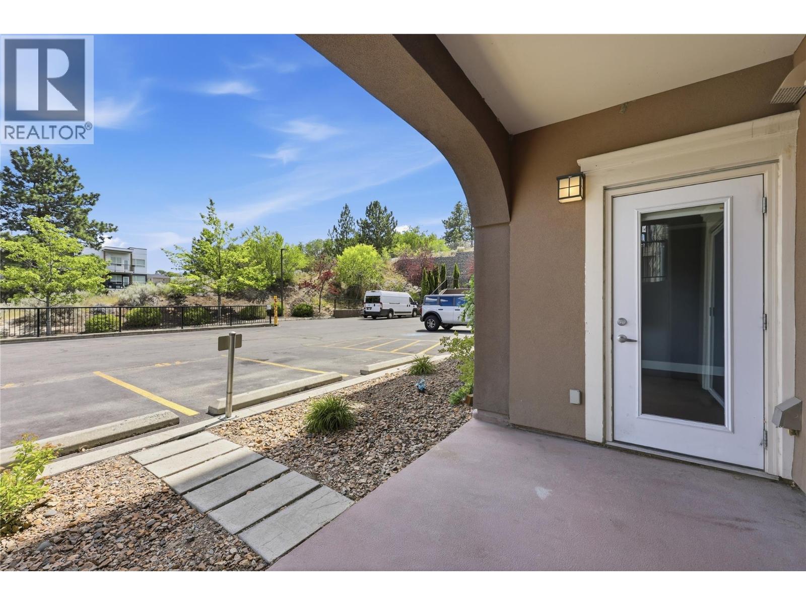 #104 975 Victoria Street W Street - 10