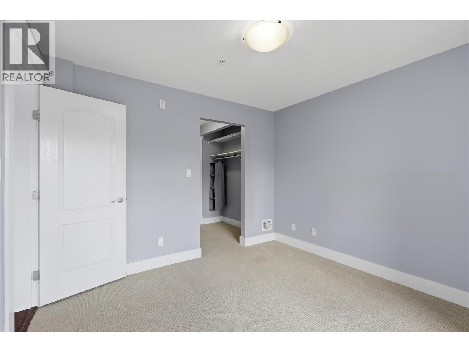 #104 975 Victoria Street W Street - 17