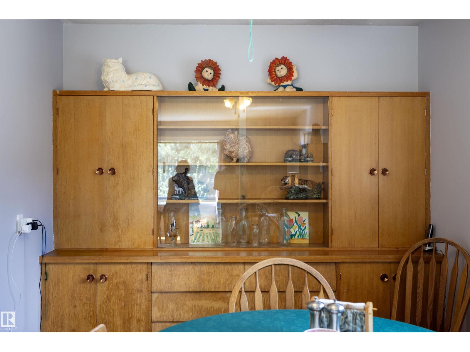 10428 68 AV NW - 15