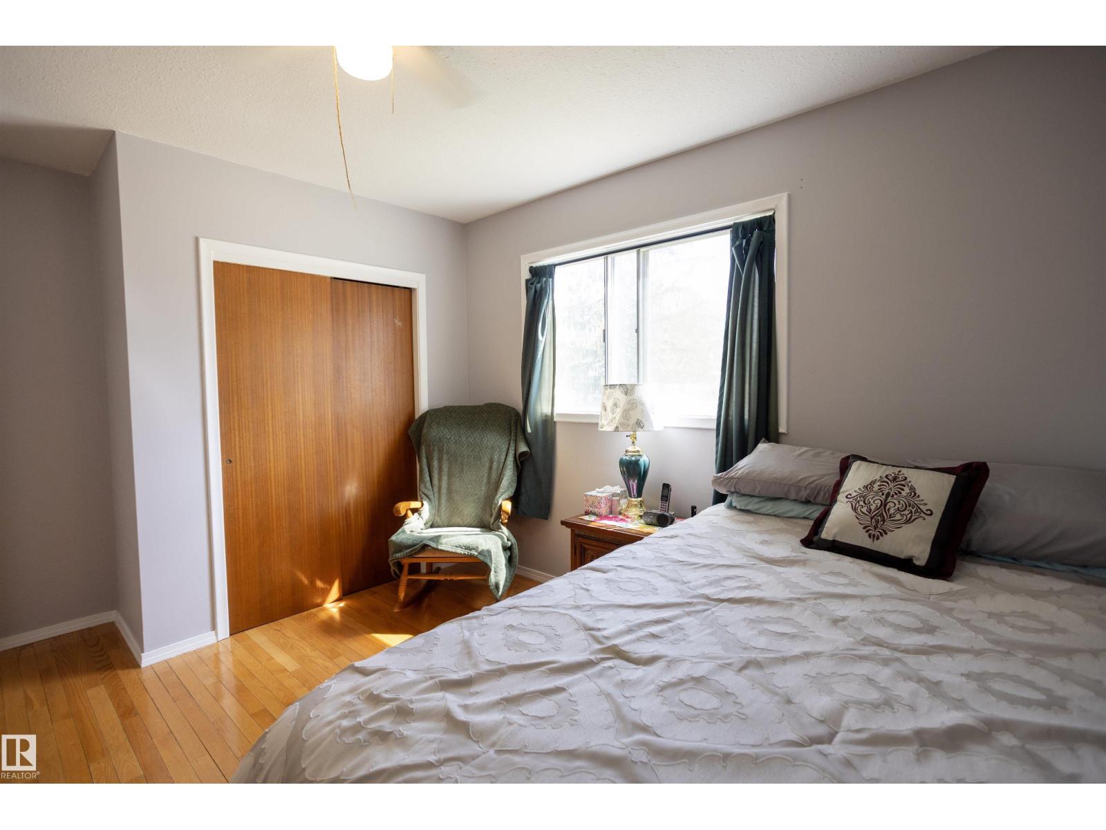 10428 68 AV NW - 23