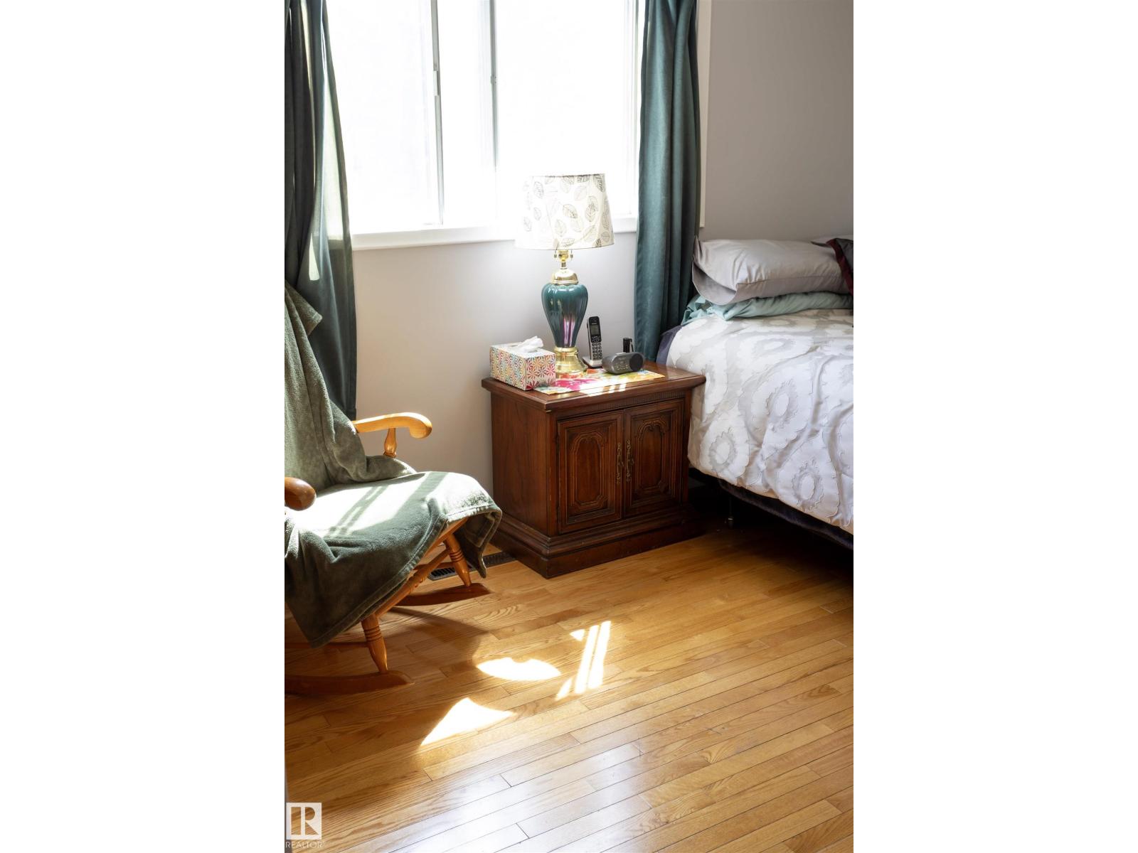 10428 68 AV NW - 24