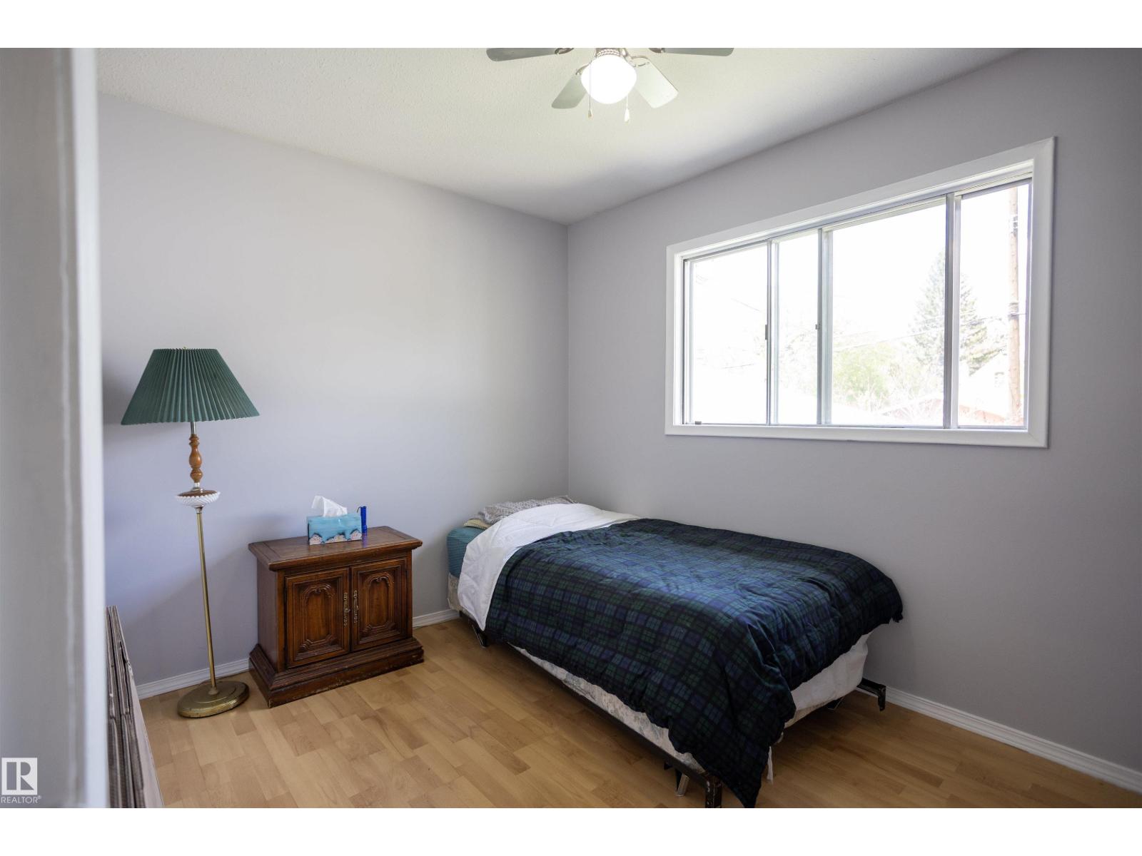 10428 68 AV NW - 27
