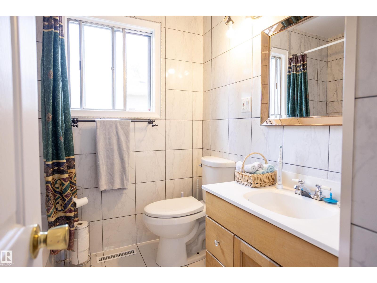 10428 68 AV NW - 28