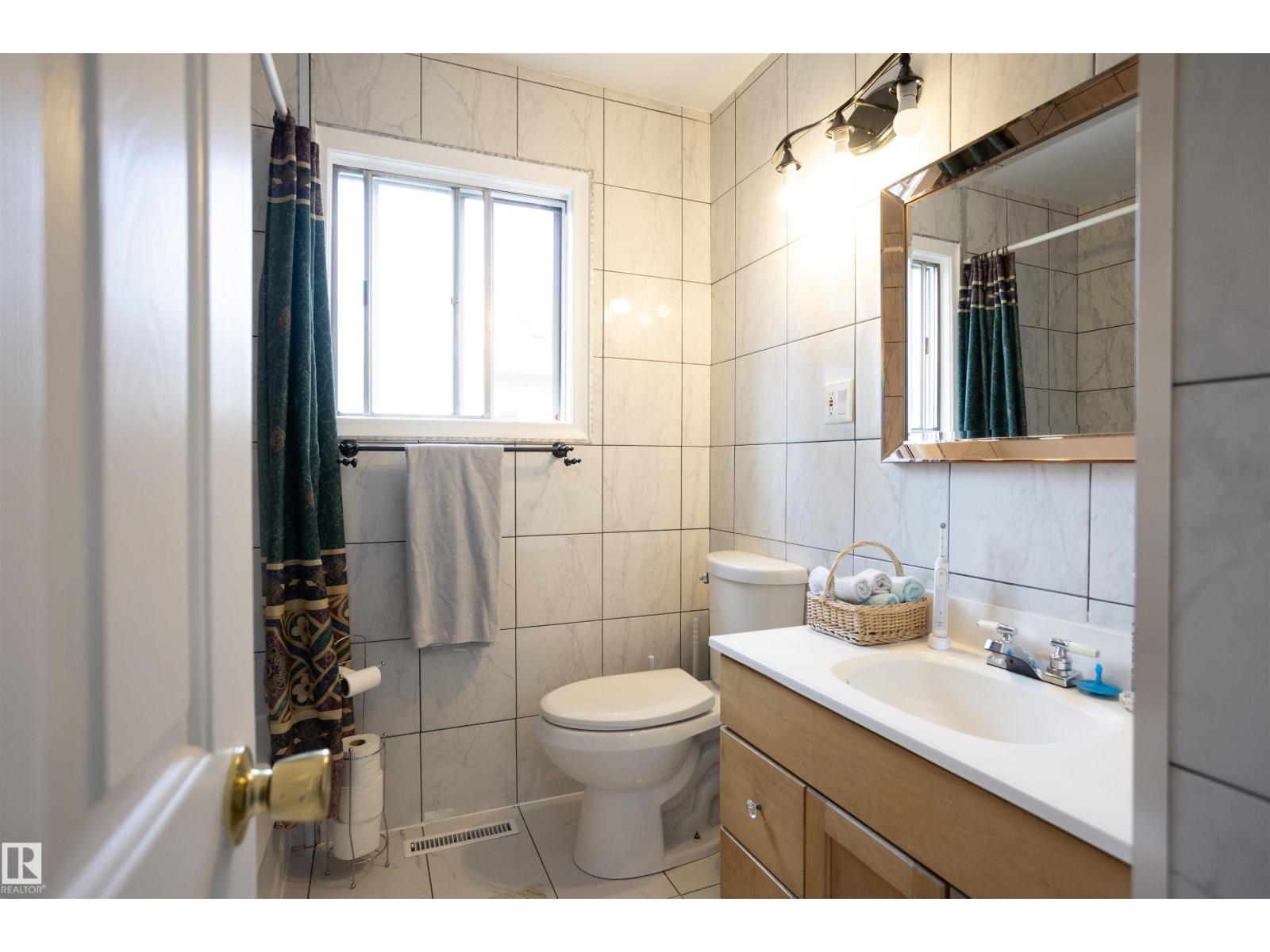 10428 68 AV NW - 29