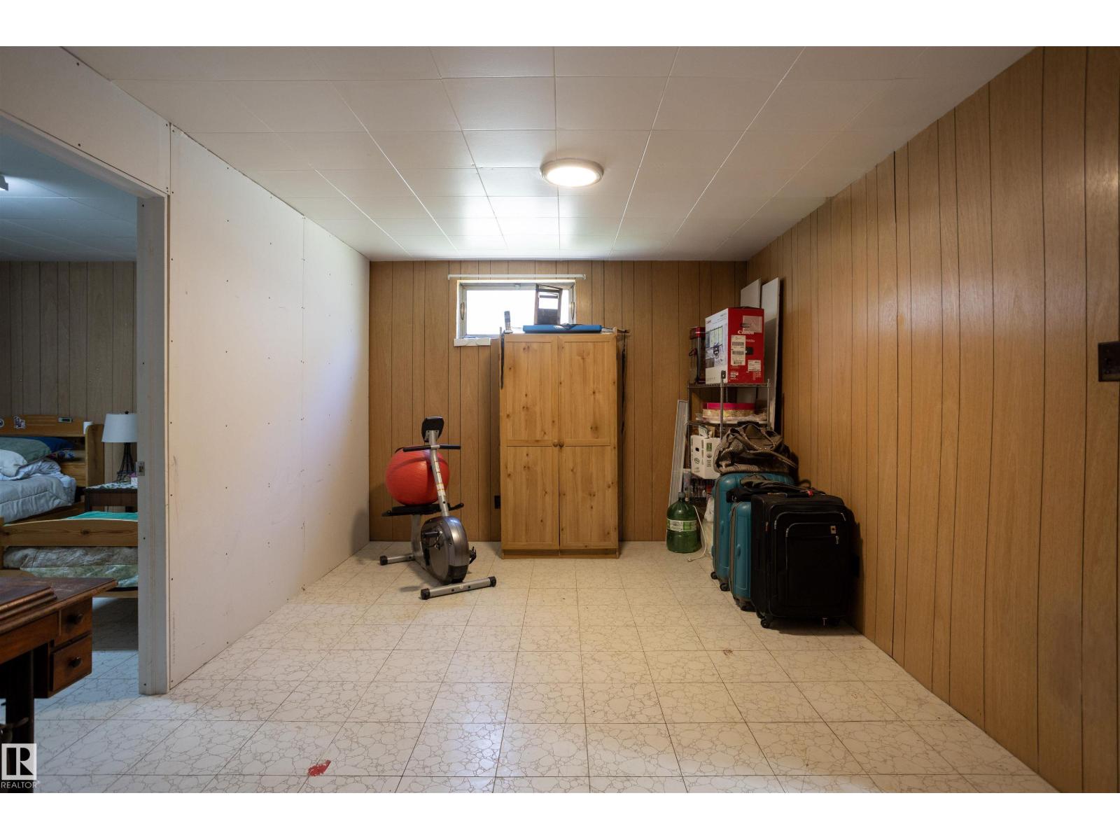 10428 68 AV NW - 32