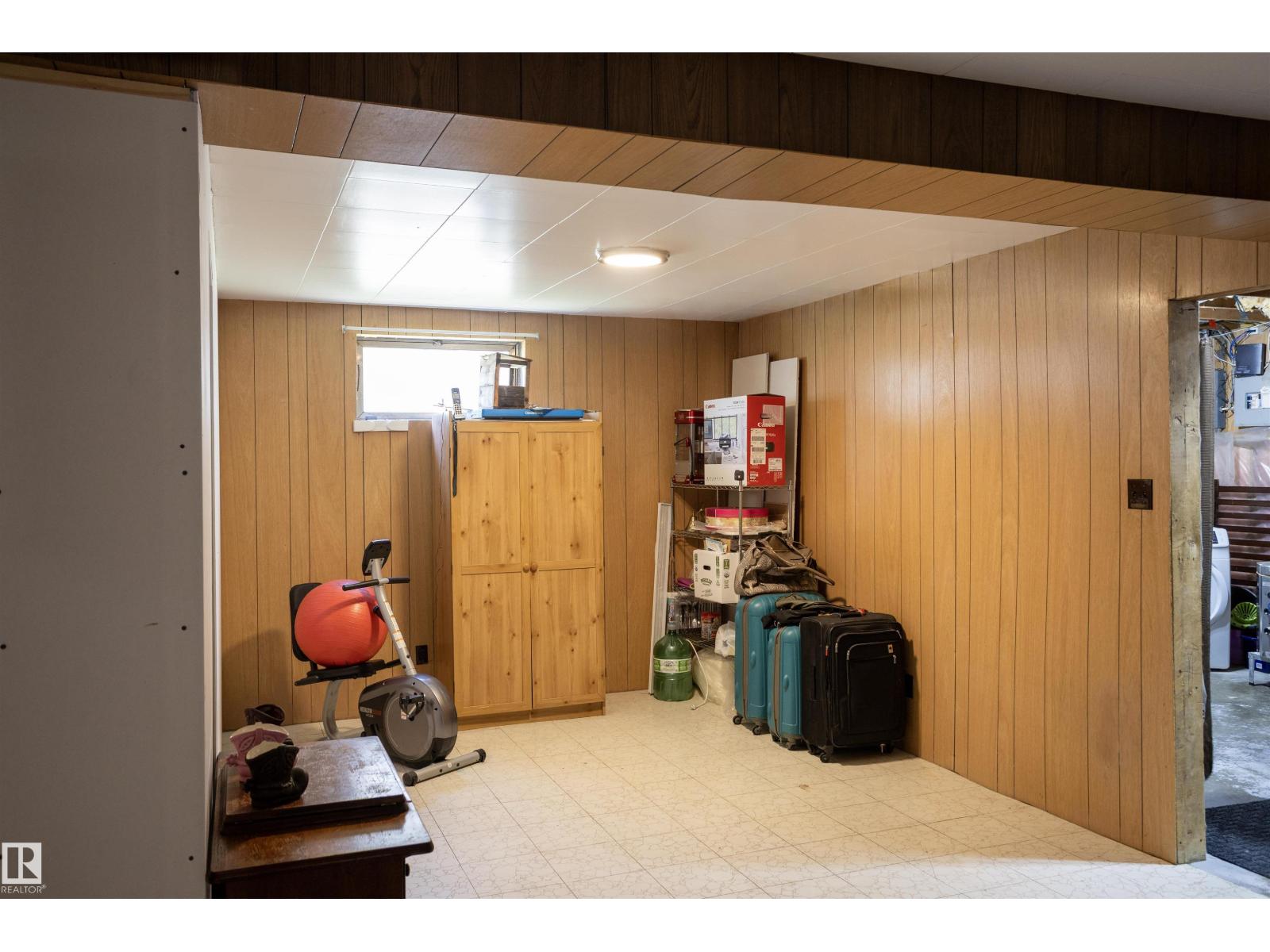 10428 68 AV NW - 34