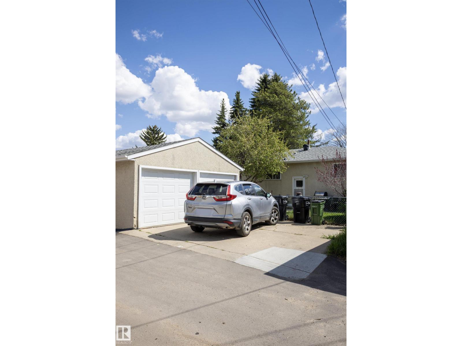 10428 68 AV NW - 50
