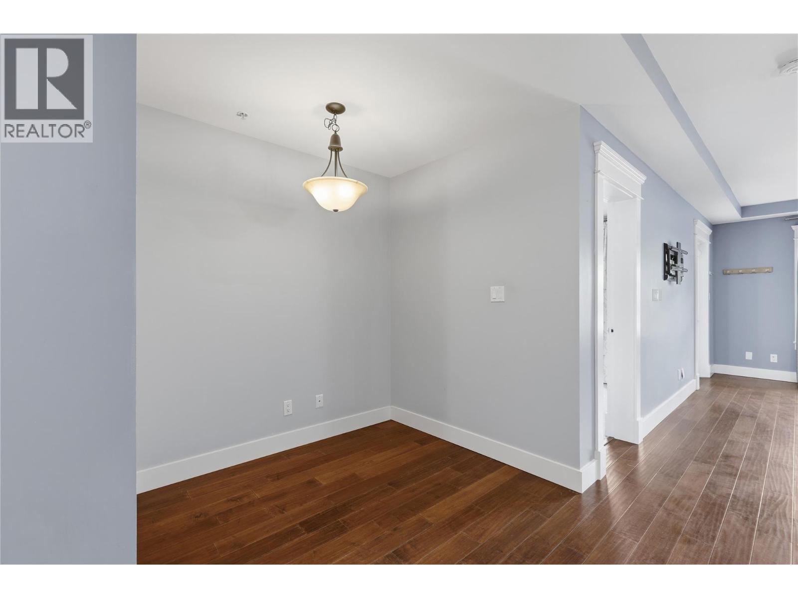 #104 975 Victoria Street W Street - 21
