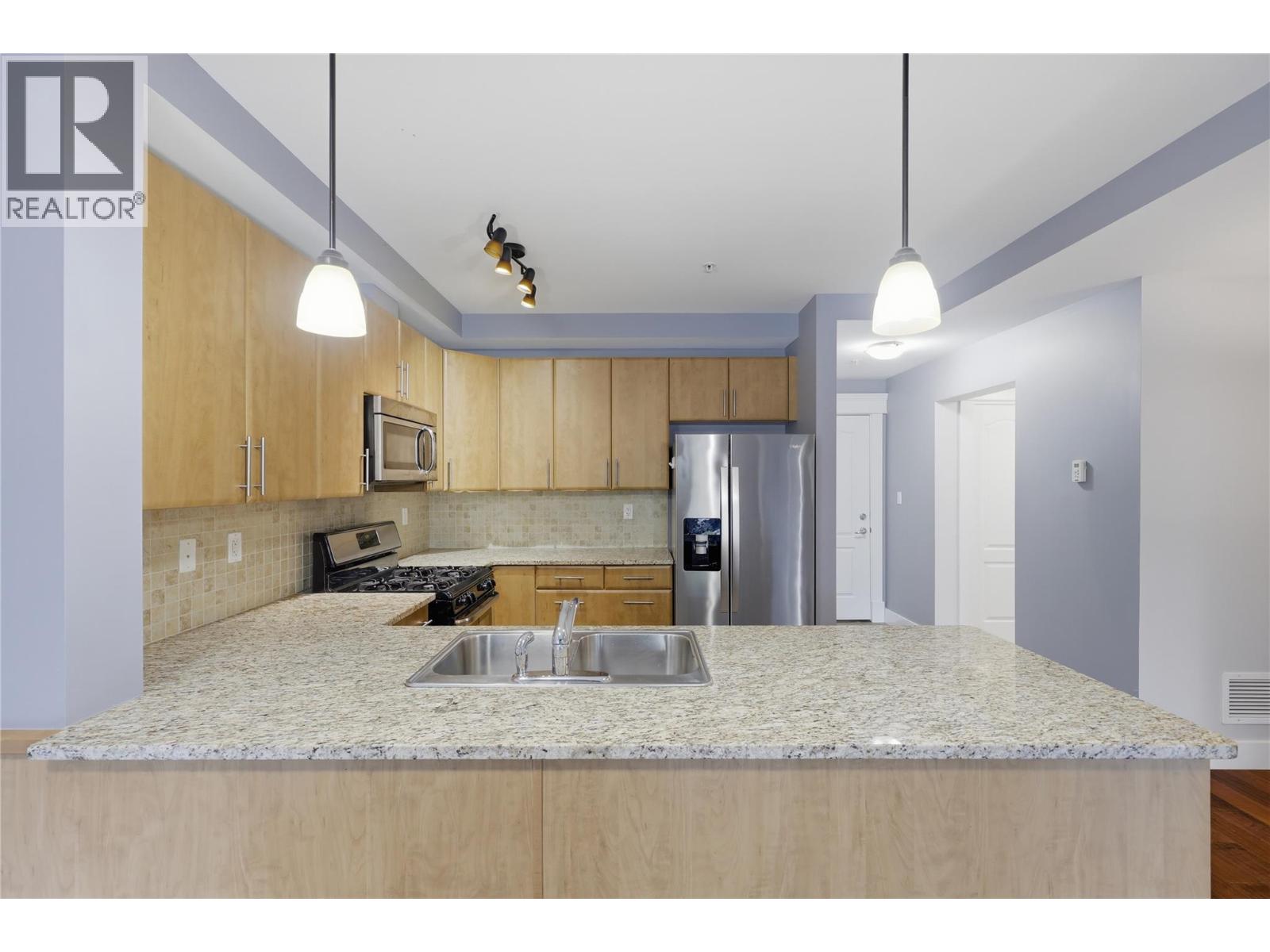 #104 975 Victoria Street W Street - 18