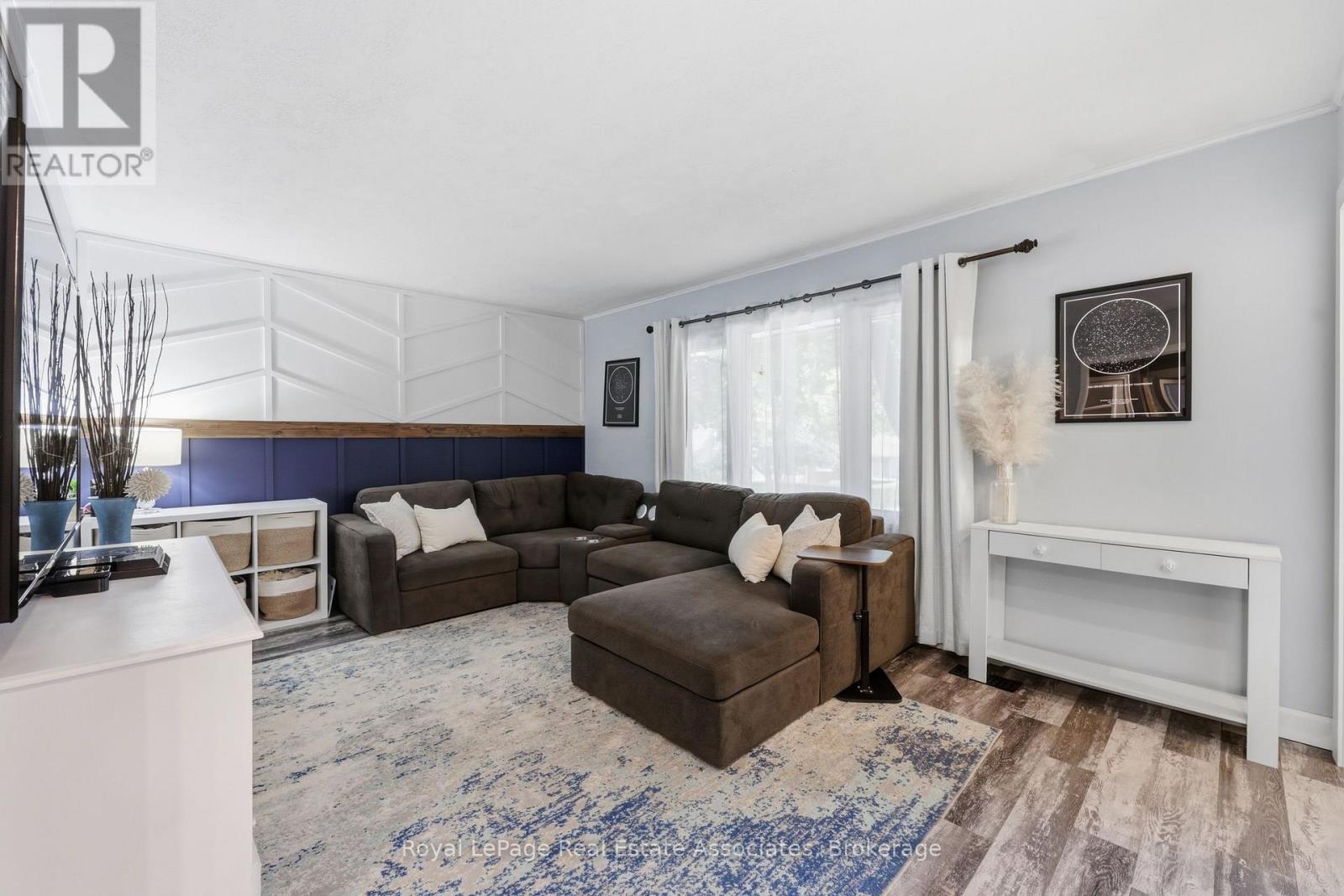 21 RIDGEWOOD AVENUE - 11