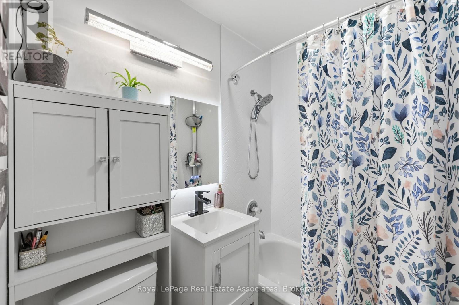 21 RIDGEWOOD AVENUE - 17
