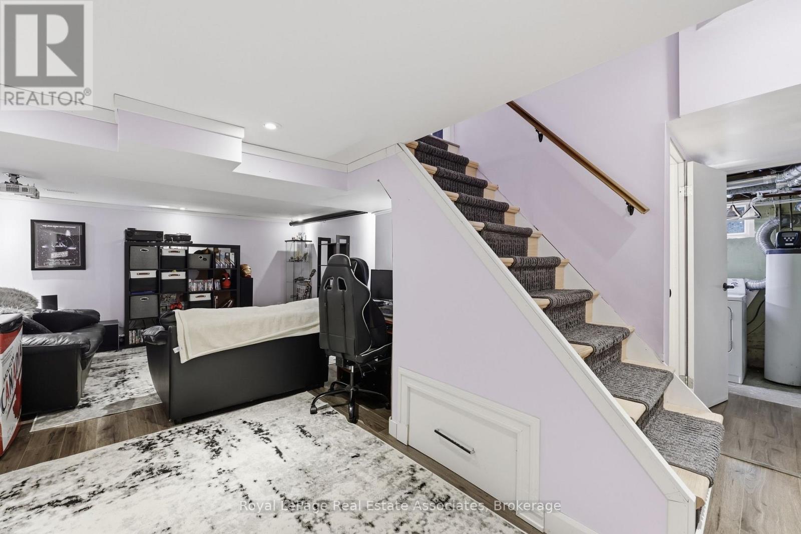 21 RIDGEWOOD AVENUE - 23
