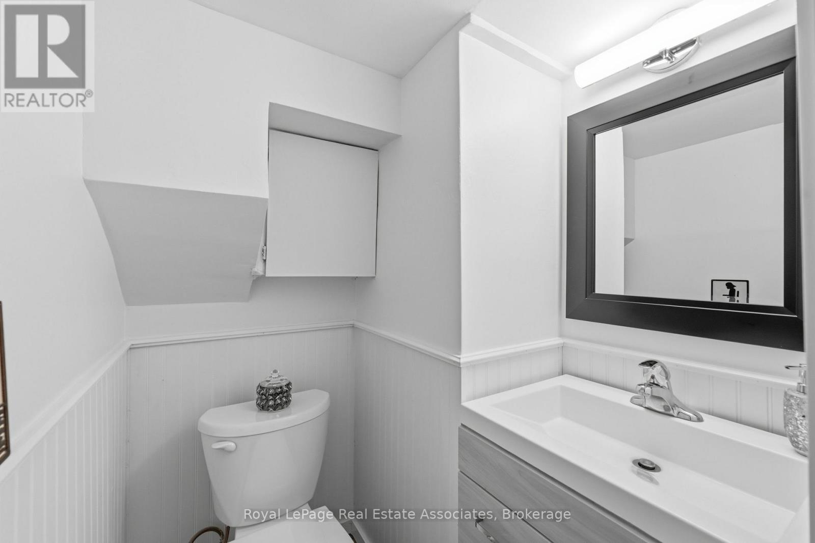21 RIDGEWOOD AVENUE - 25