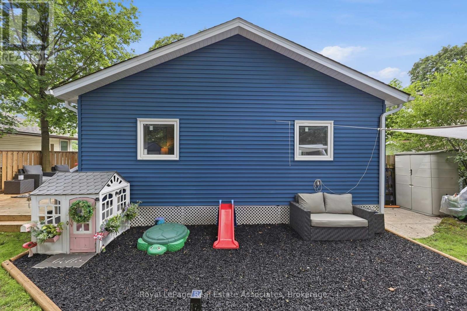21 RIDGEWOOD AVENUE - 28