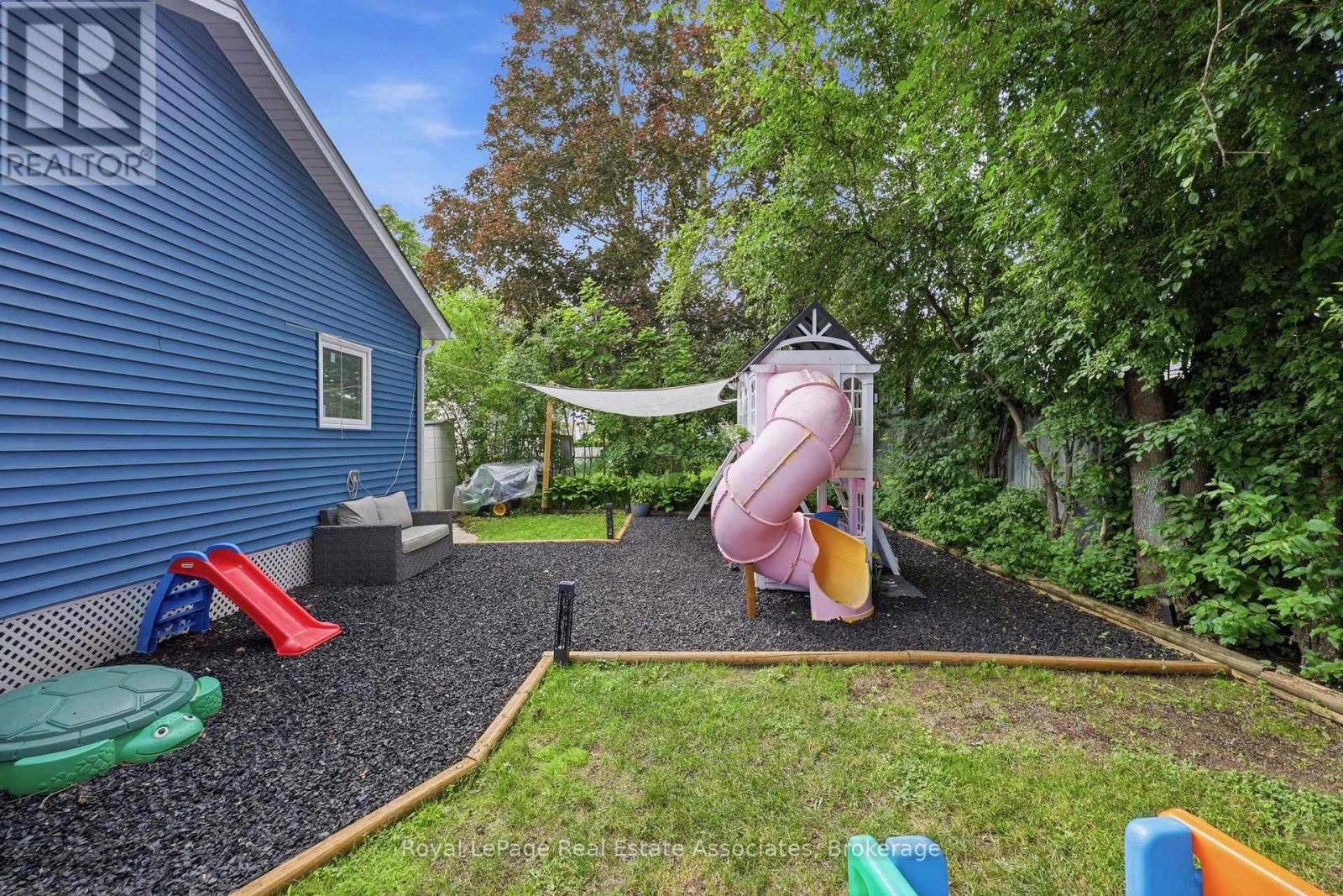 21 RIDGEWOOD AVENUE - 31