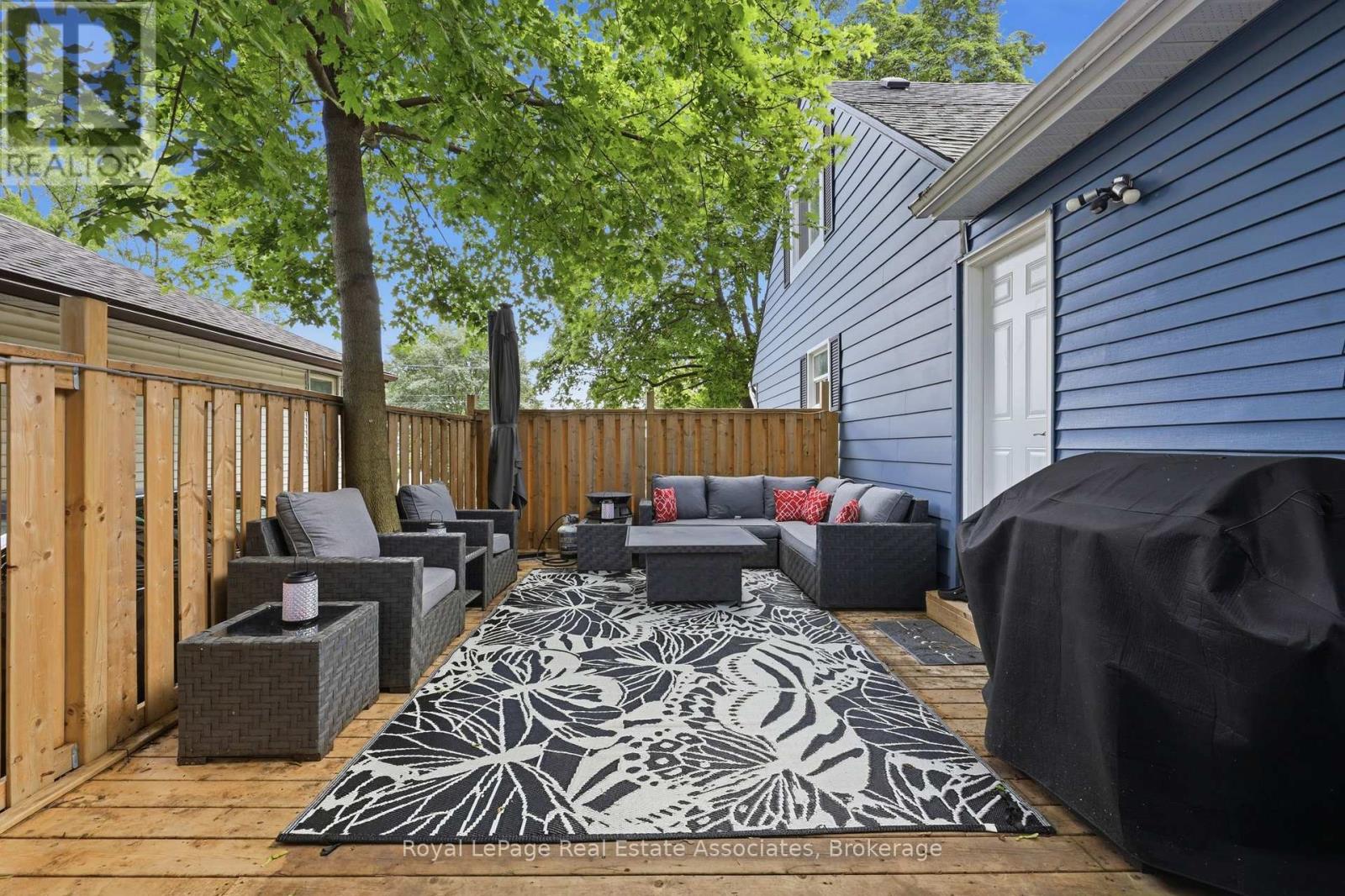 21 RIDGEWOOD AVENUE - 32