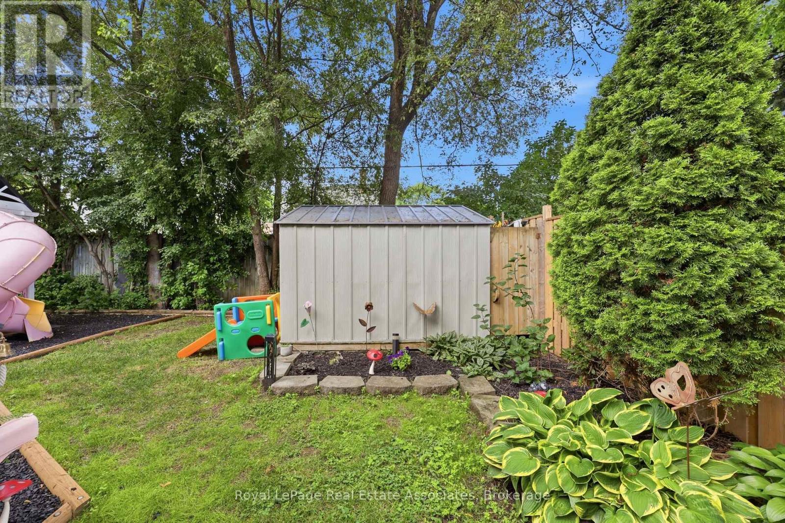 21 RIDGEWOOD AVENUE - 34